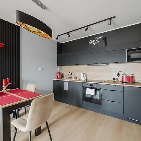 Fiqus Marcelin Deluxe By Bookinghost * Poznan