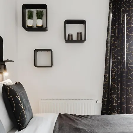 Fiqus Marcelin Deluxe By Bookinghost 포즈난