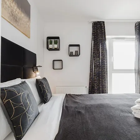 Fiqus Marcelin Deluxe By Bookinghost 아파트 포즈난