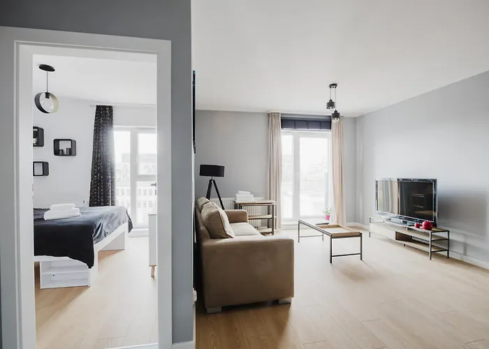 Fiqus Marcelin Deluxe By Bookinghost Познань